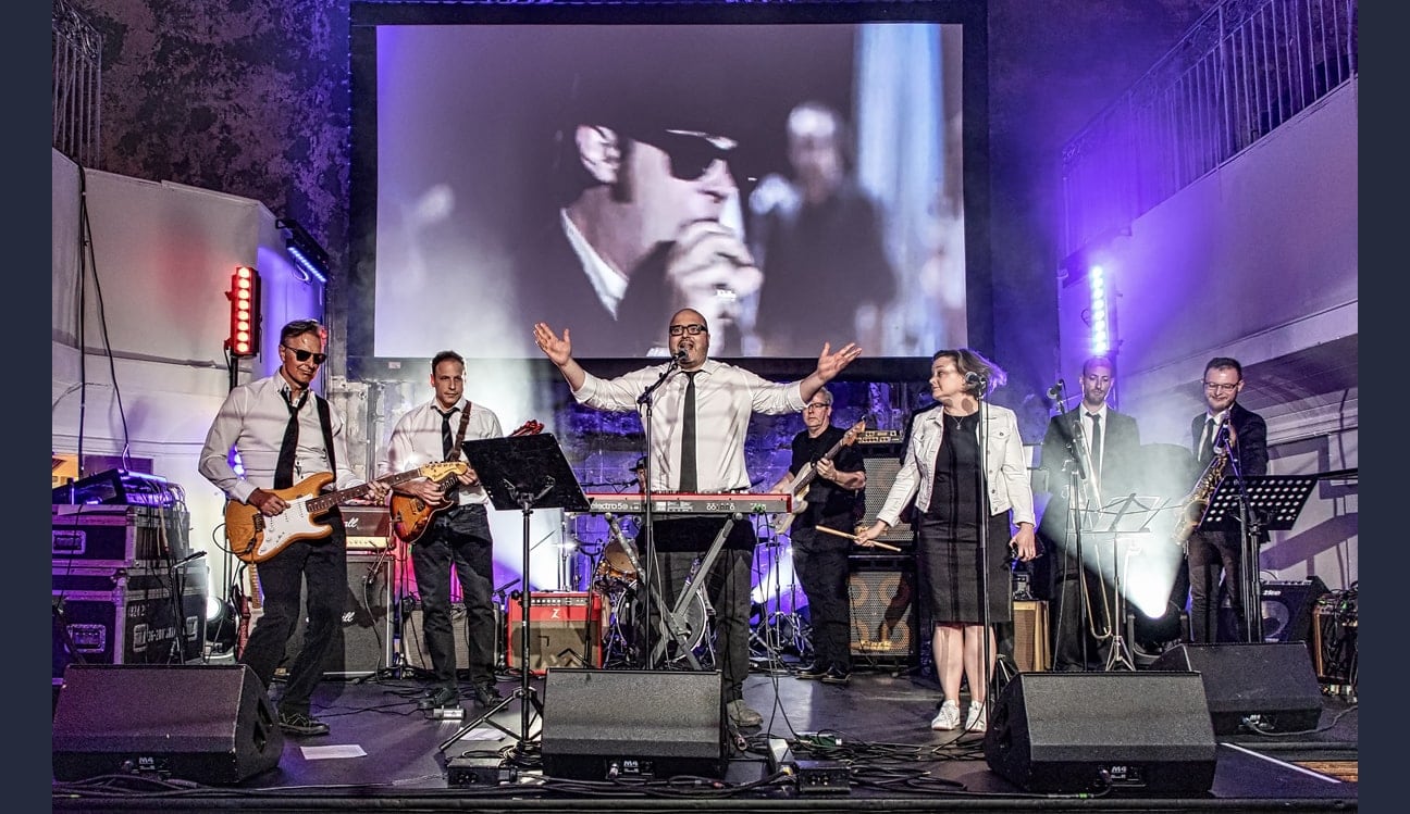 Toronto’s top lawyers join forces at the El Mo to celebrate 25th anniversary of AIDSbeat