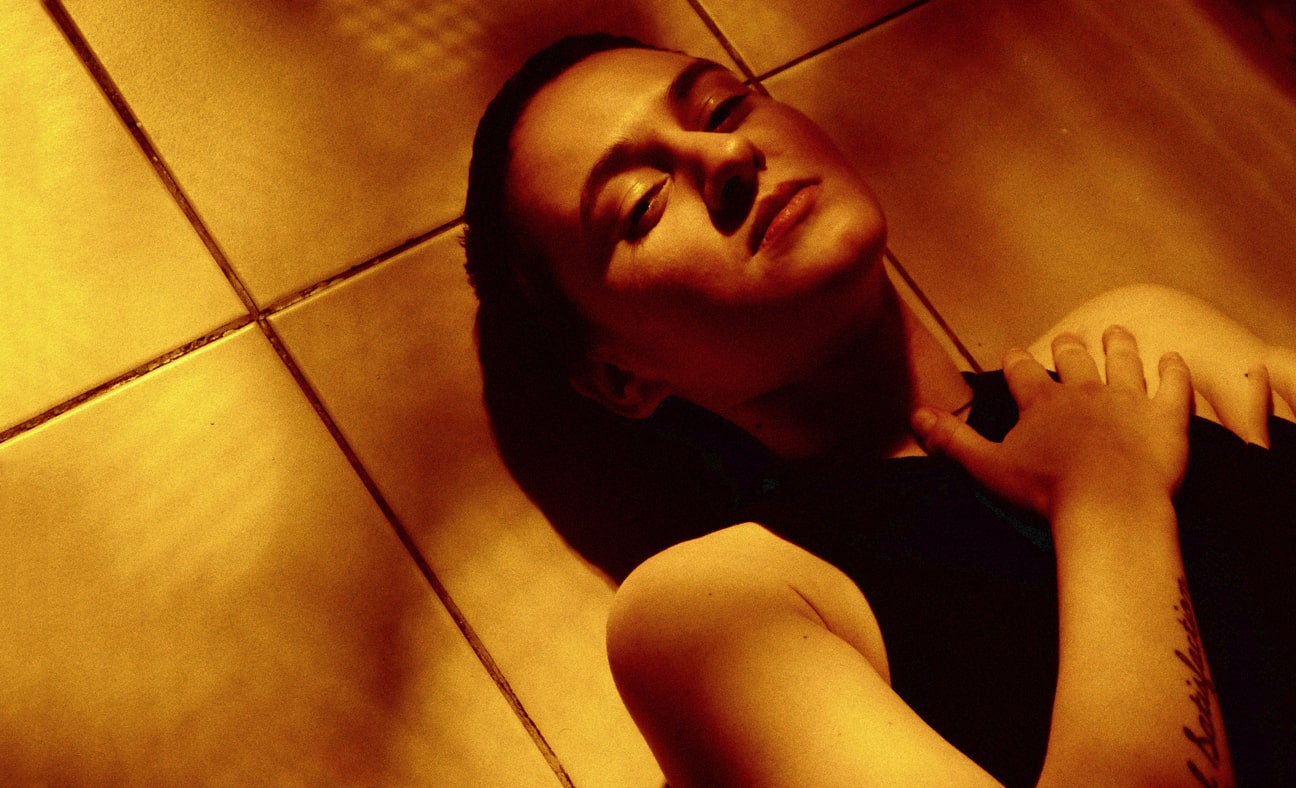 New single by Sister Ray is out now ahead of May EP release,”Teeth”