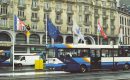 Wünsche und Warnungen im Wind II, Luxemburg, 1997. Zwei Flaggen am Hauptbahnhof, je 2 x 3 m