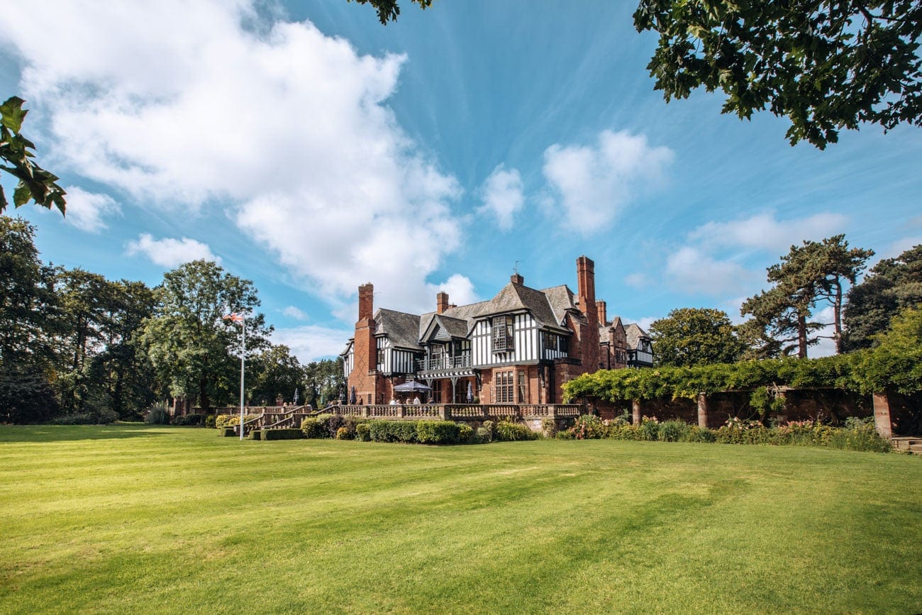 inglewood manor on a sunny day during a wedding