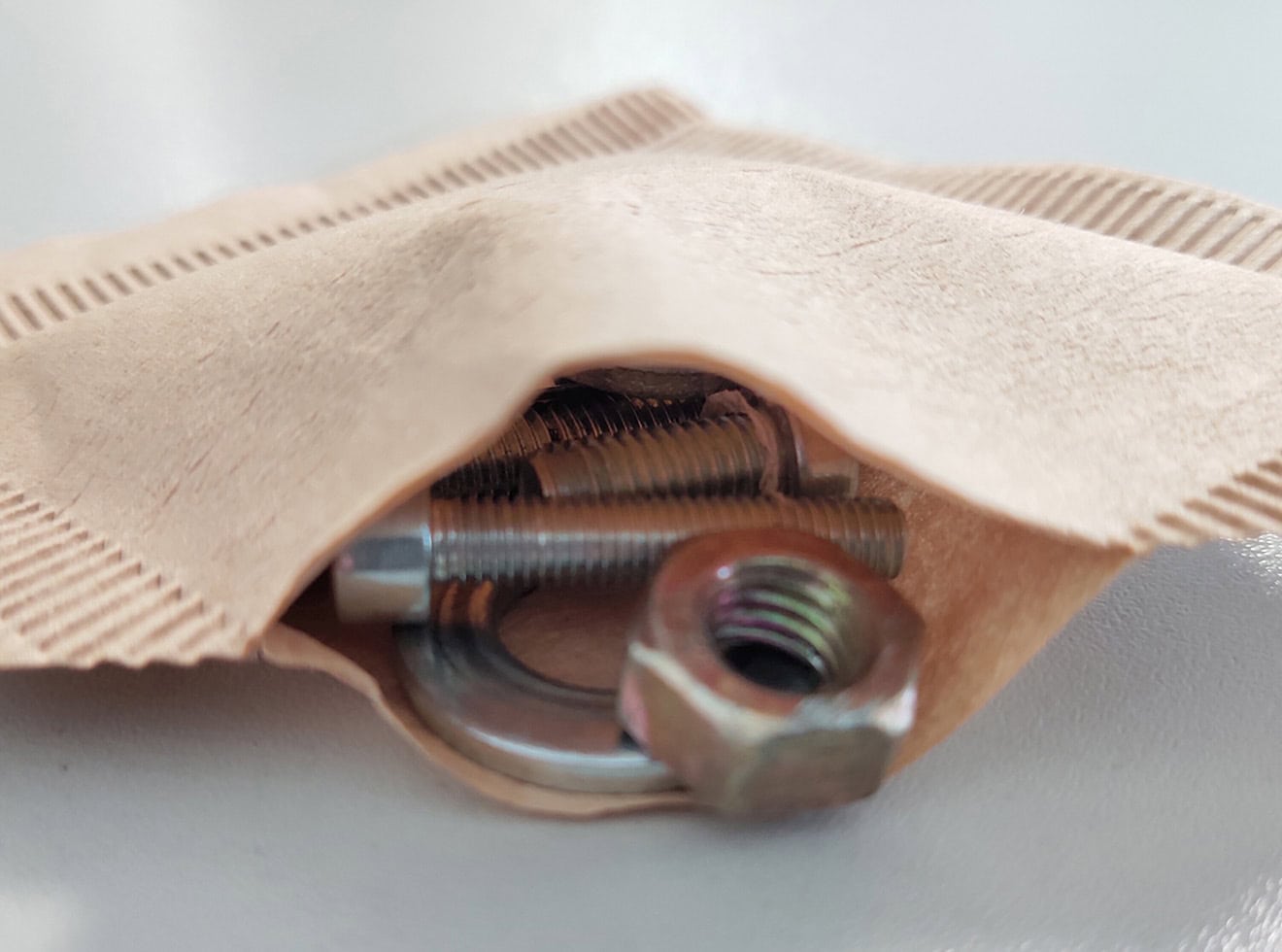 Sondermaschinen zur automatisierten Herstellung nachhaltiger Produkt-Verpackungen.