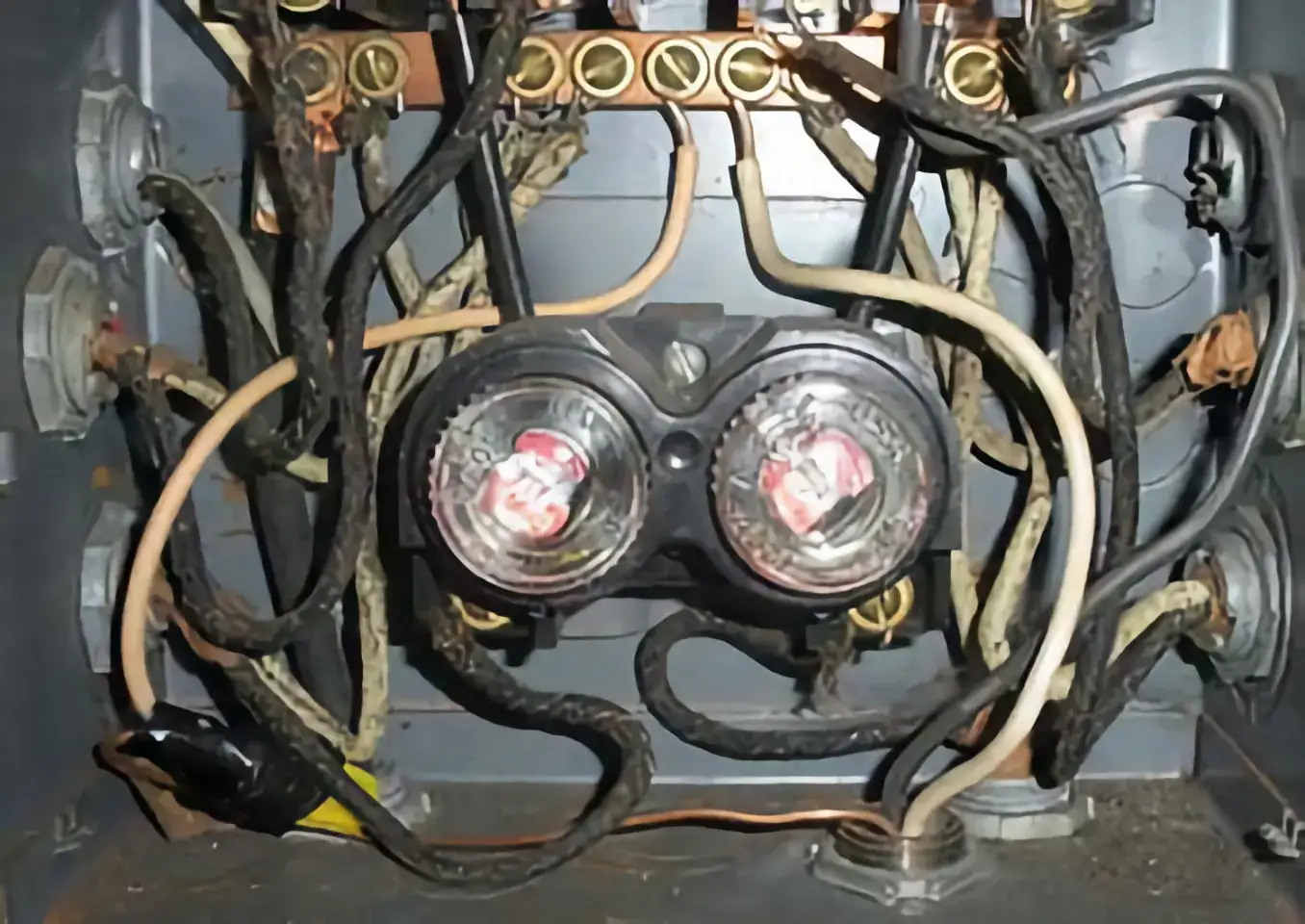 Glass fuse panel with knob and tube wiring