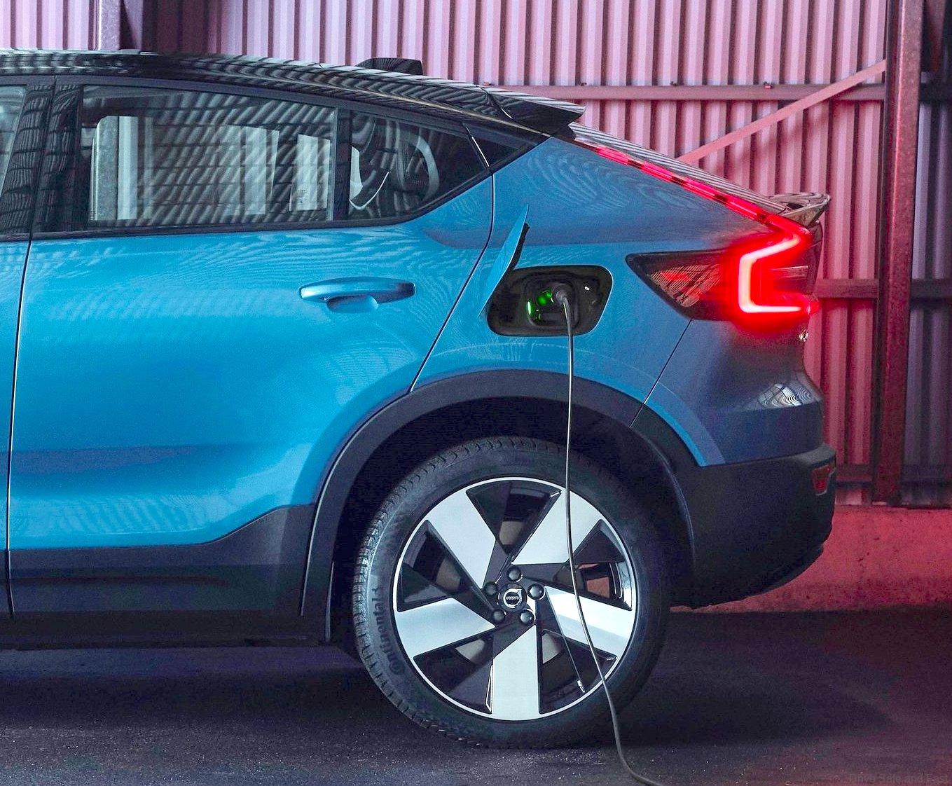 A Volvo C40 Recharge charging