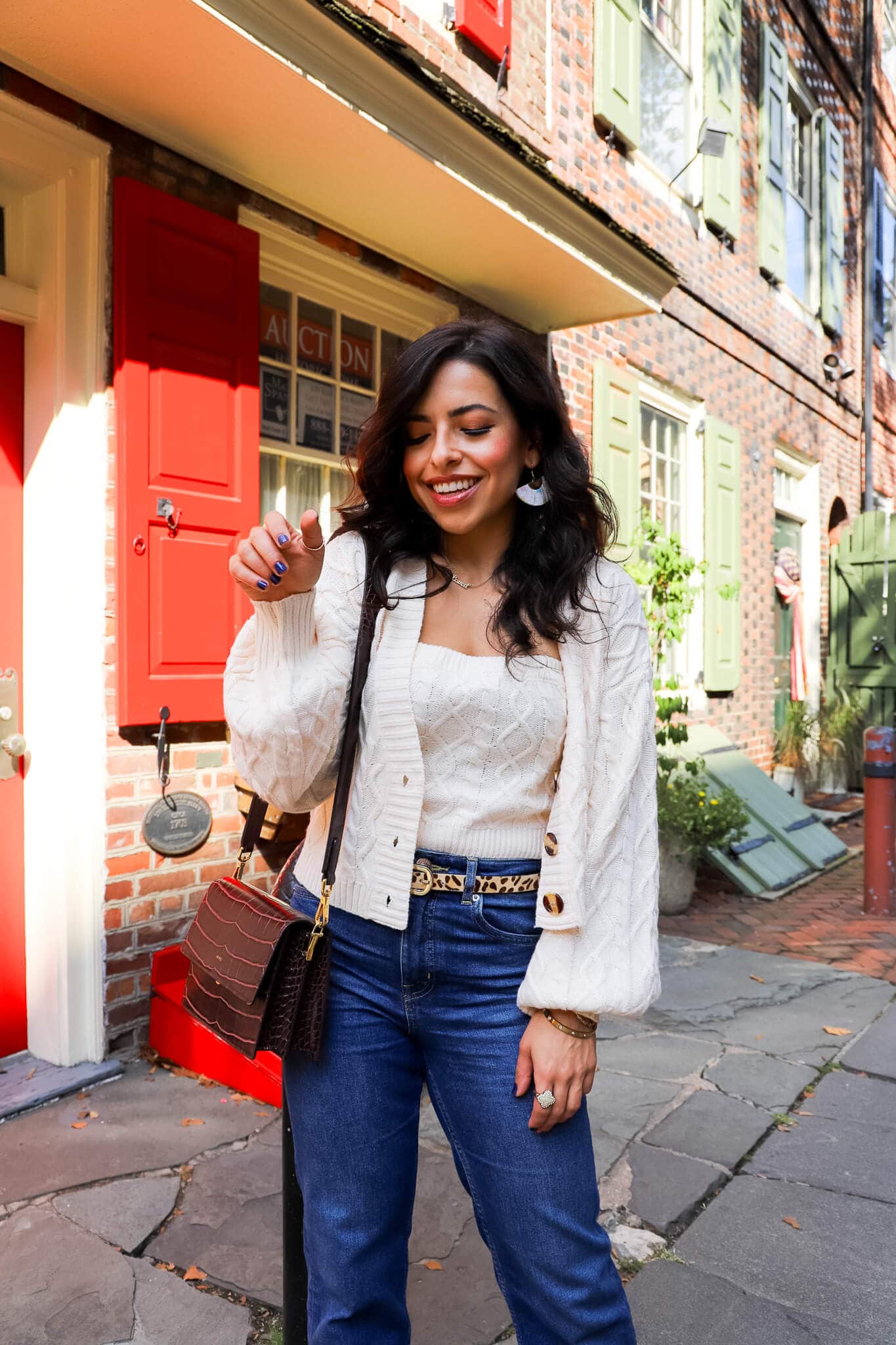 Shoes to Wear with Straight Jeans Tracy showing the best shoes to wear with straight leg jeans while standing outdoors.