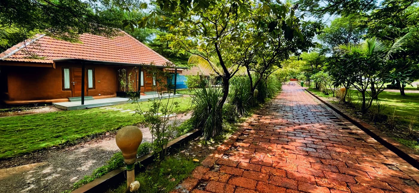 cottage pathway_1400x646