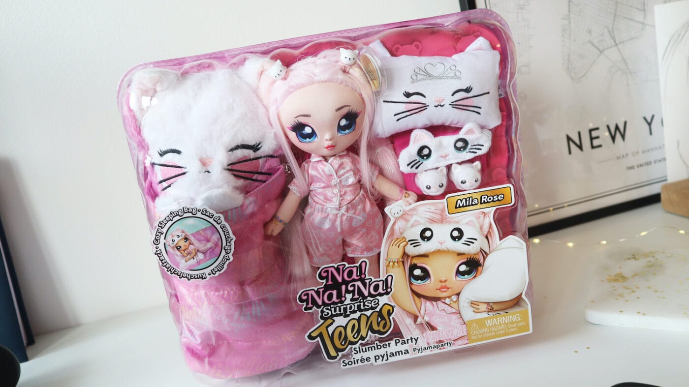 Na! Na! Na! Surprise Teens Slumber Party