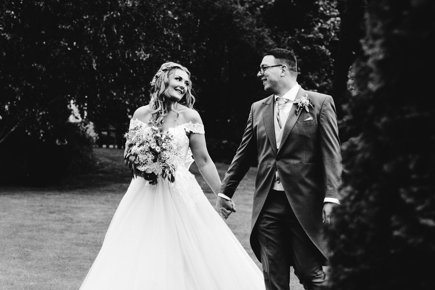 abbeywood estate wedding bride and groom photographs in the garden