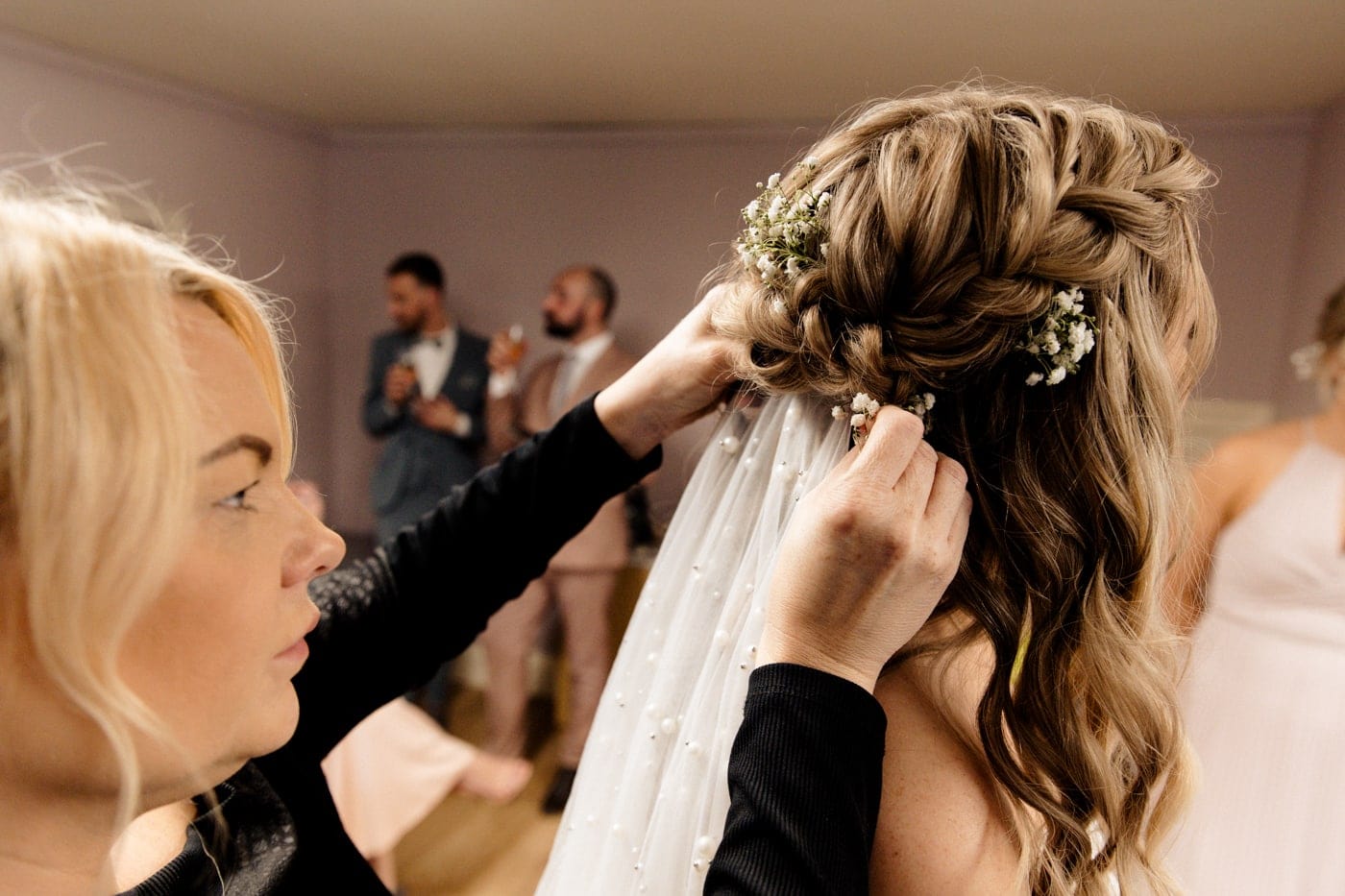 abbeywood estate bridal party morning preparations