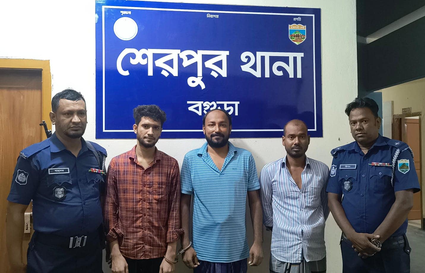 বগুড়ার শেরপুরে ছাত্রলীগের সাবেক সভাপতি সহ গ্রেফতার ৫,