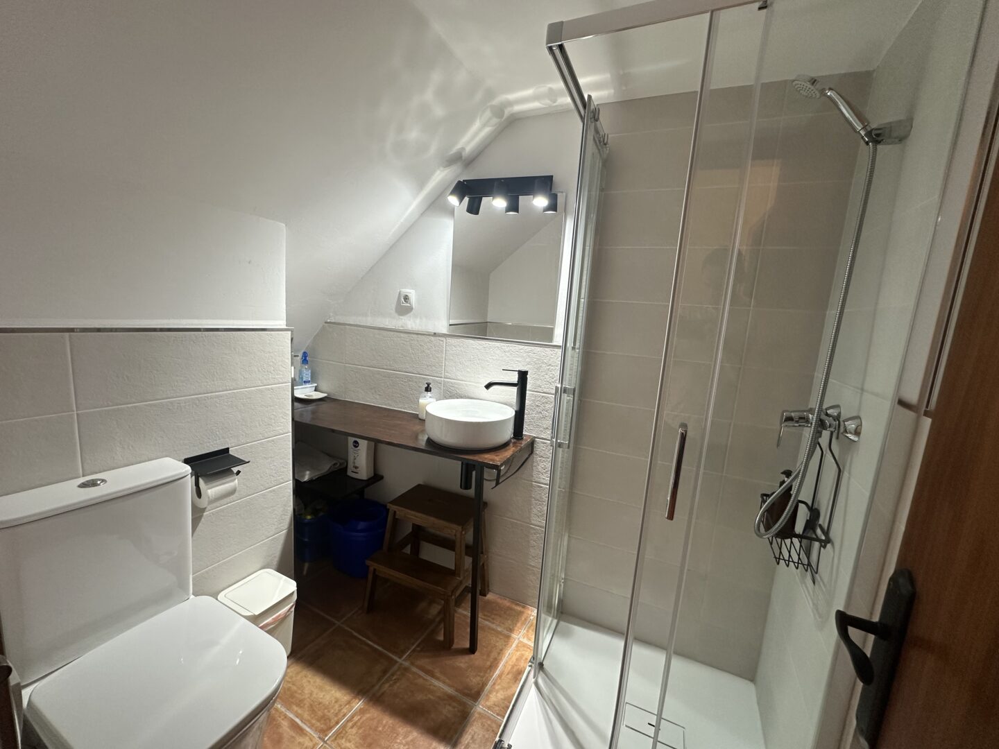 1LavaboPB Allotjament rural a Vall-de-roures: Casa Comet. Alojamiento