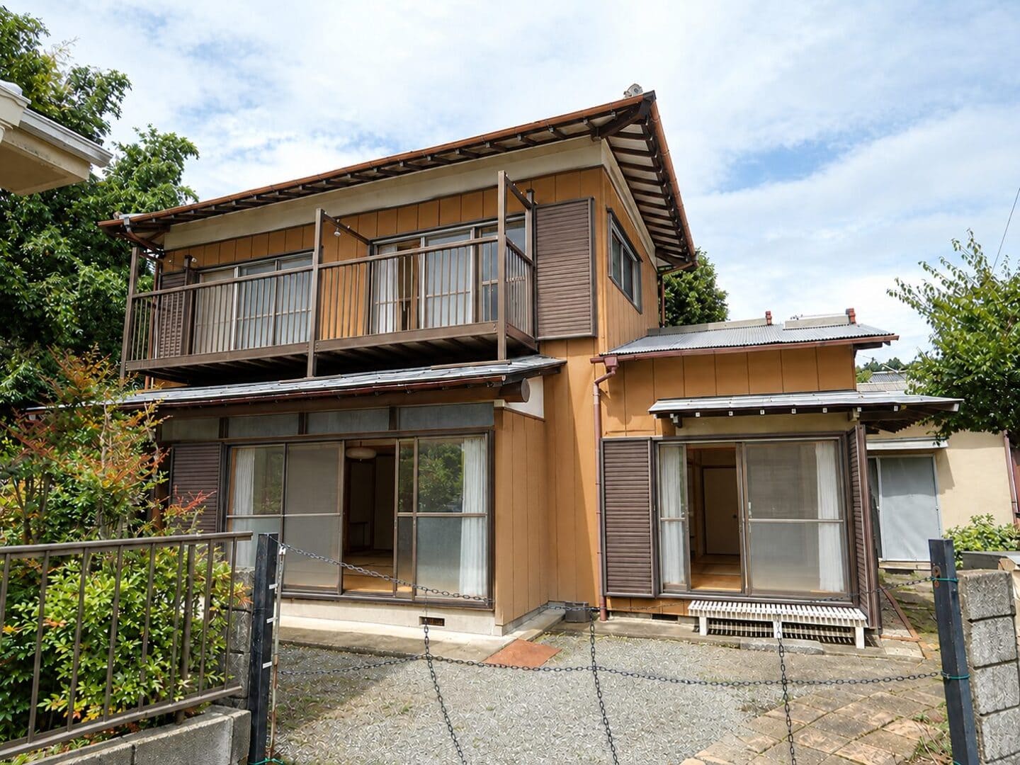 大磯町生沢　2階建古民家住宅借家　床面積100㎡超え 駐車場＆庭付