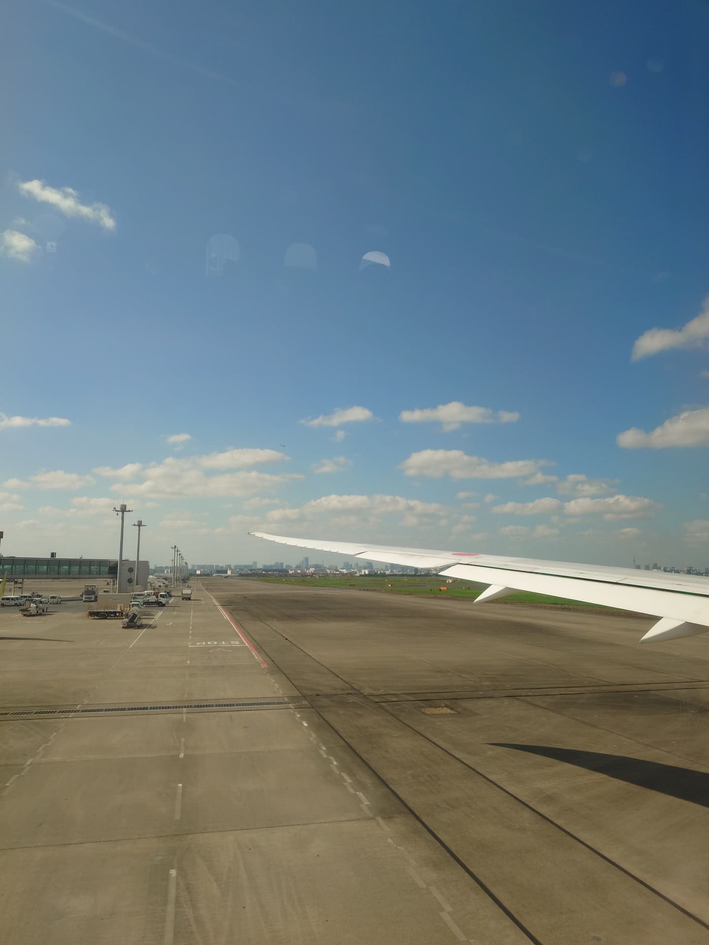 20.滑走路へ向けてタキシングする