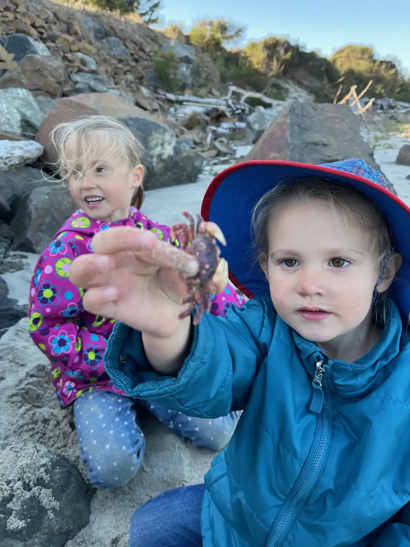 children-holding-crab-in-oregon