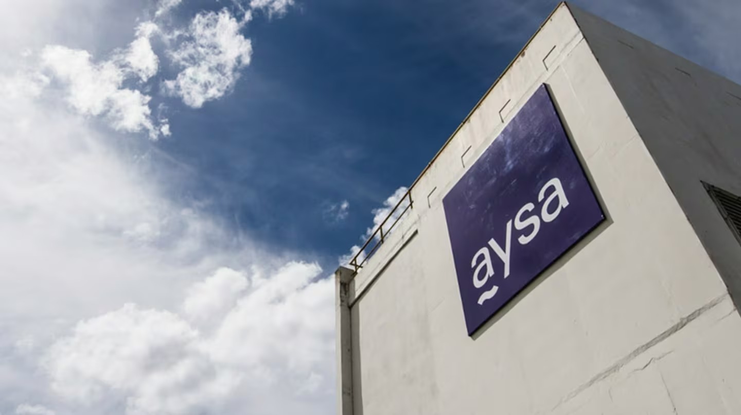En este momento estás viendo Ordenan a AySA a garantizar la calidad del servicio y frenan su privatización