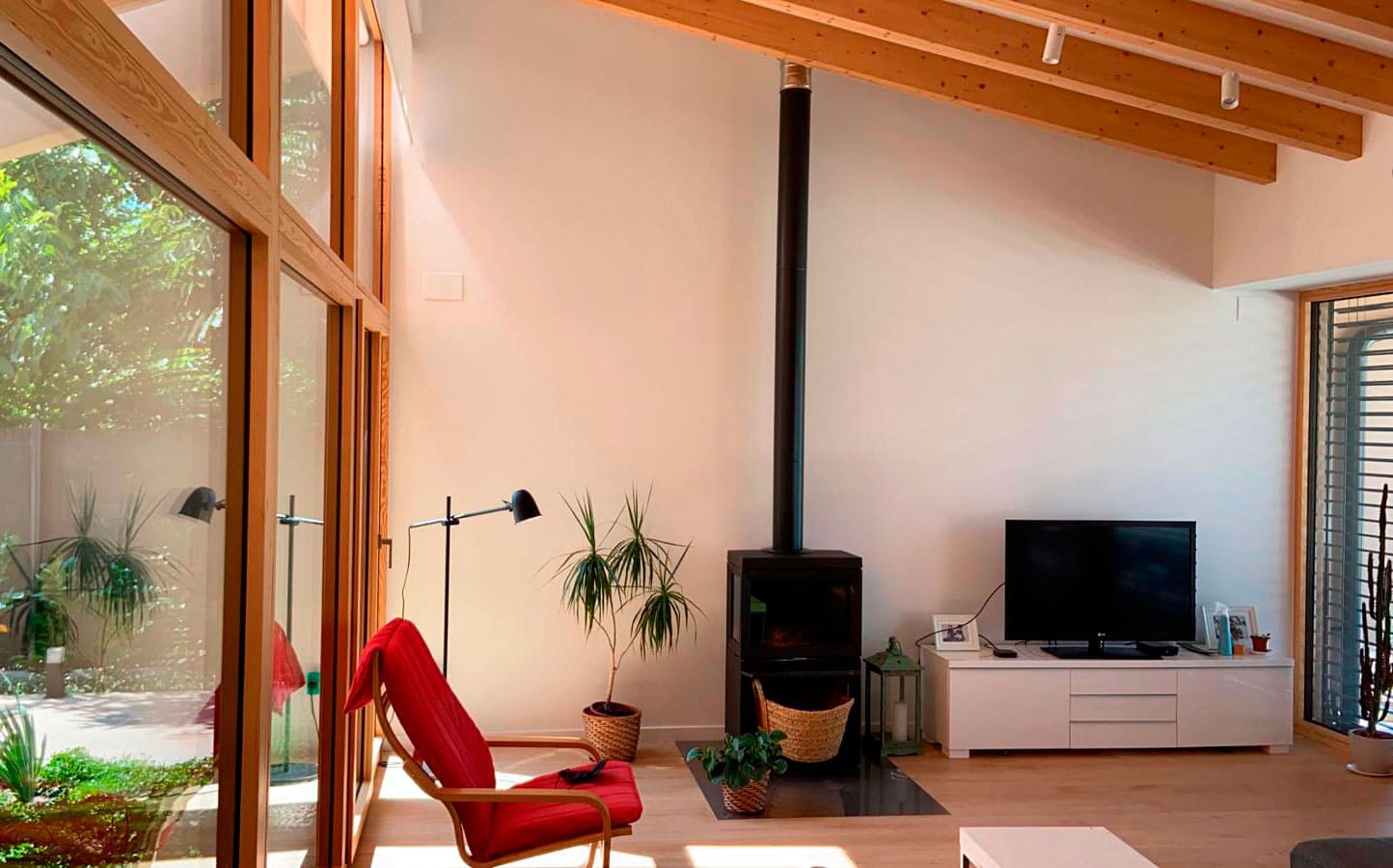 Pintura natural de silicat Keim Innotop en parets i sostres, Ecomatèries