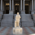 Trump humilla a Felipe VI defendiendo a Cristóbal Colón