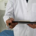 男性の医者