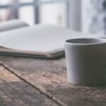 コーヒーと本、落ち着く時間
