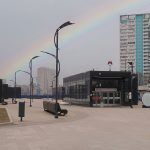 Наземный павильон станции метро Нагатинский Затон, архитектура Za Bor Architects, золотистая чешуя из латуни на потолке, ЮАО