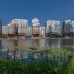 Вид на ЖК Ривер Парк со стороны затона, архитектура ADM Architects, ЮАО, Москва