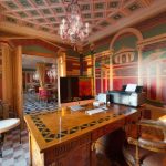 Кабинет в ЖК Новопесковский, Арбат, Москва: архитектурные фрески, письменный стол с инкрустацией меандром, кессонный потолок