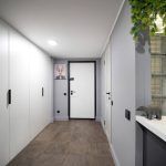 Минималистичная прихожая в ЖК Loftec с большими белыми шкафами, белой дверью в чёрной раме и перегородкой из стеклоблоков на кухне — фото Кирилла Толль