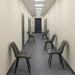 Широкоугольный кадр офиса: чистовая отделка