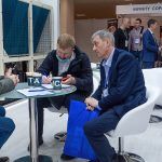репортажный фотограф.  выставочные стенды и работа на них