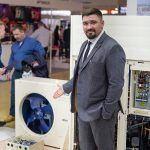 репортажный фотограф.  выставочные стенды и работа на них