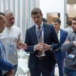 репортажный фотограф.  выставочные стенды и работа на них