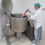Укладка готовой продукции: съемка на фабрике в Москве