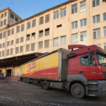Специалист лаборатории за работой