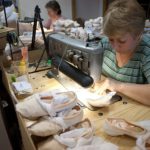Производственная съемка: работница