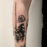 női harcos fekete fehér tetoválás Budapest, female warrior black and white tattoo Budapest