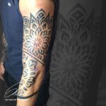 kar tetoválás mandala fekete fehér virág Budapest, arm tattoo mandala black white flower Budapest