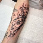 alkar fekete fehér női arc tetoválás Budapest mtetováló művész, forearm black and white female face tattoo Budapest tattoo artist