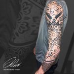 teljes kar mandala fekete fehér tetoválás Budapest, full arm mandala black and white tattoo Budapest