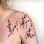 tündér fekete fehér tetoválás mellkas váll tetoválás, fairy black and white tattoo chest shoulder tattoo