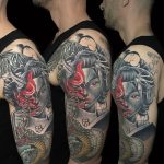 reál tetoválás szürke piros sárga felkar, real tattoo gray red yellow upper arm