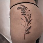 falevél fűszál növény tetoválás csípő testrészre, tree leaf grass blade plant tattoo on hip part of the body
