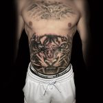 has derék realisztikus fekete fehér szürke tigris tetoválás, belly waist realistic black white gray tiger tattoo