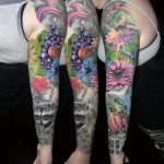 gyümölcs áfonya virág gerbera liliom mosómedve béka rózsa színes telikar tetoválás, fruit cranberry flower gerbera lily raccoon frog rose colorful teli arm tattoo