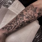 alkar virágos tetoválás Budapest, forearm flower tattoo Budapest