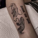 kéz kígyó felirat tetoválás Budapest, hand snake lettering tattoo Budapest