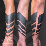 alkar tetoválás fekete szürke csíkok 1, forearm tattoo black gray stripes 1