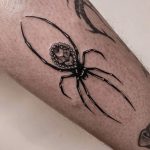 pók fekete fehér tetoválás Budapest, spider black and white tattoo Budapest