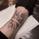virág babarózsa fekete fehér boka tetoválás, flower baby rose black and white ankle tattoo