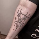 szív alkar fekete fehér tetoválás Budapest, heart forearm black and white tattoo Budapest