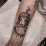 alkar női arc tetoválás dot work, forearm female face tattoo dot work
