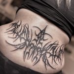 derék tetoválás fekte vonalas Budapest, waist tattoo black line Budapest